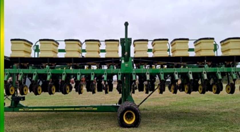 Sembradora John Deere 1740 año 2011 18 a 52.5