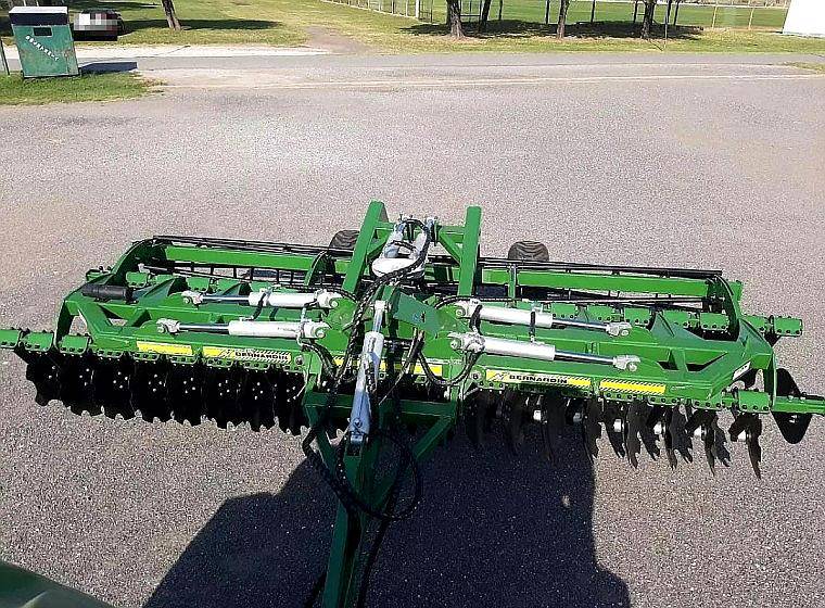 Rastra Acondicionadora de Arrastre 4/4.5/5/6m Bthd Bernardin