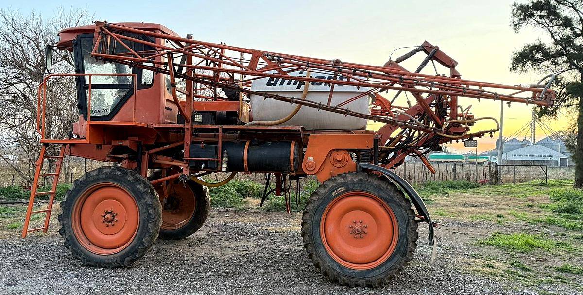 Pulverizadora Jactor Uniport 2000 - 29m - 7.200 Hs - 4 Corte