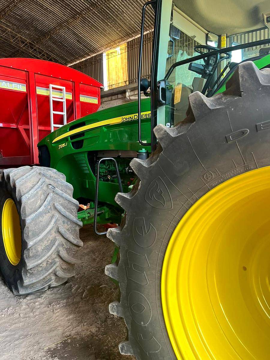 Tractor John Deere 7215j 215 HP Usado año 2022