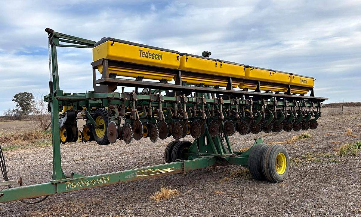 Sembradora Tedeschi Autotrailer 14 a 52 Fert Simple