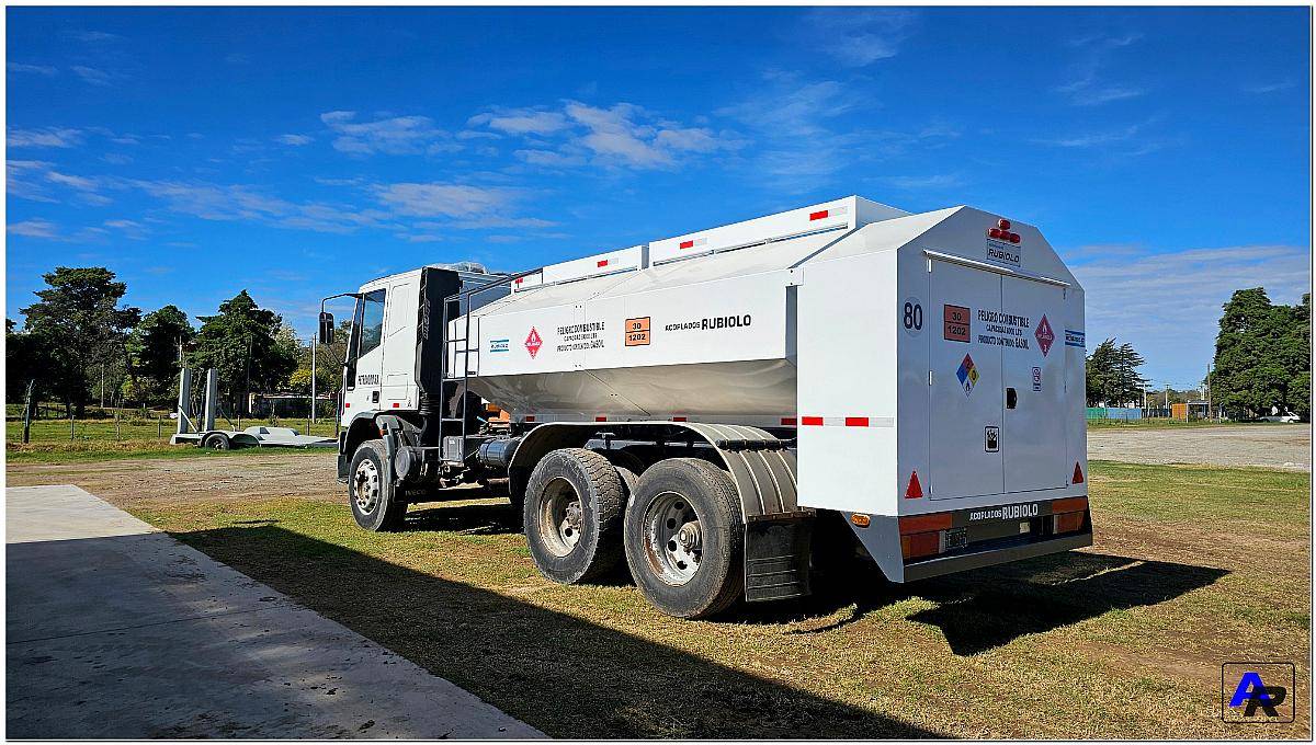 Carrocería Tanque para Montar en Camión para 8.000 Litros.