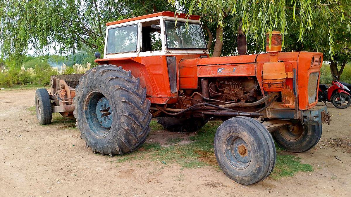 Tractor Fiat 900 e con Pala Inmeca ( Arrastre)