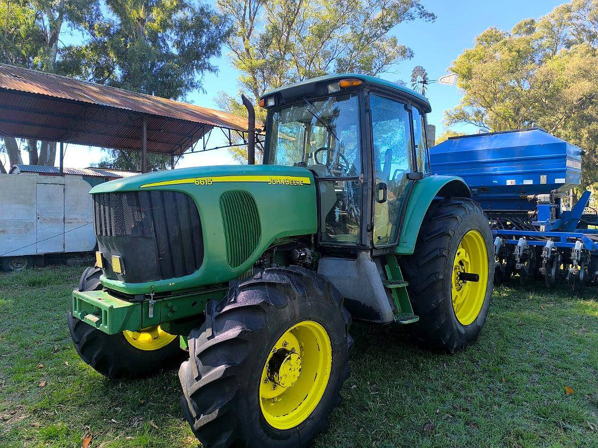 Tractor John Deere 6615, 125 HP, año 2008, 2.800hs Motor REP