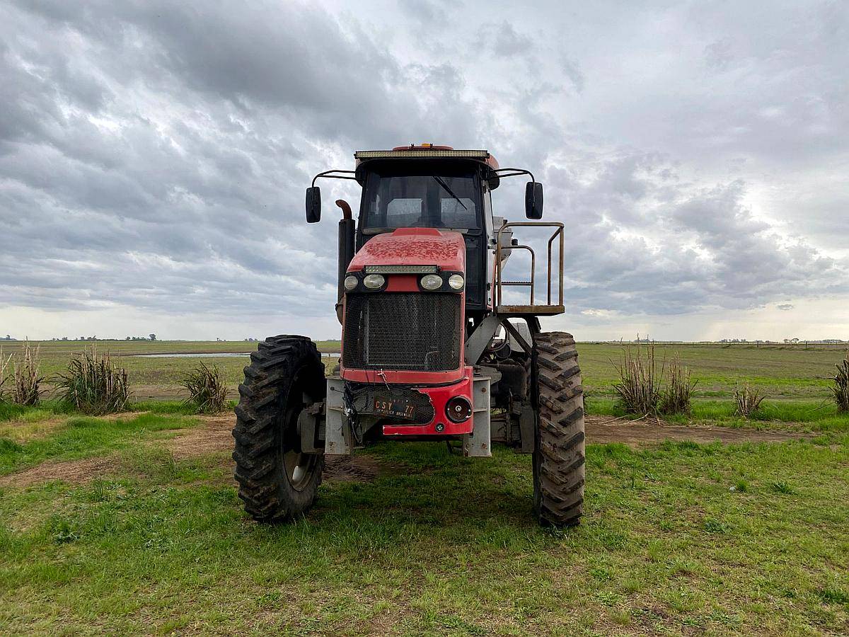 Fertec 824 240 HP 8000 Litros