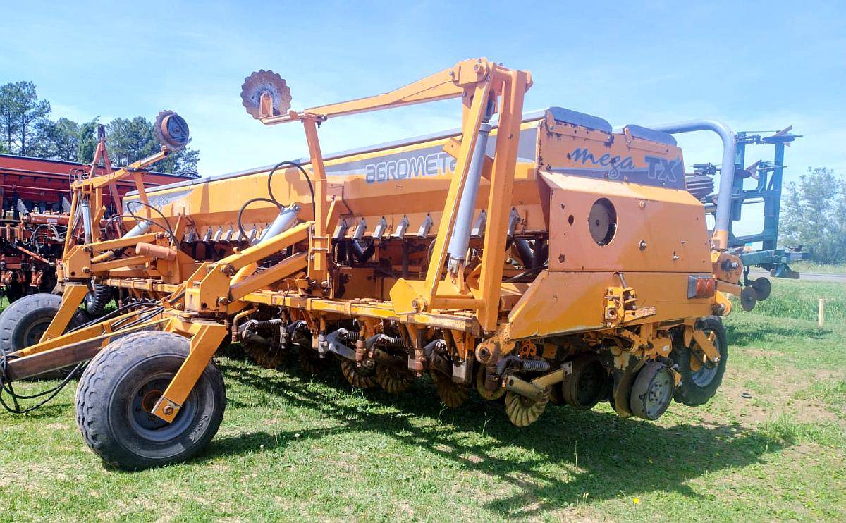 Sembradora Agrometal TX Mega de 13 a 52