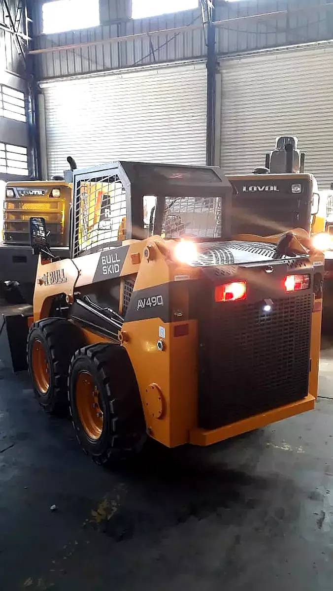 Minicargadora Bull Skid AV490