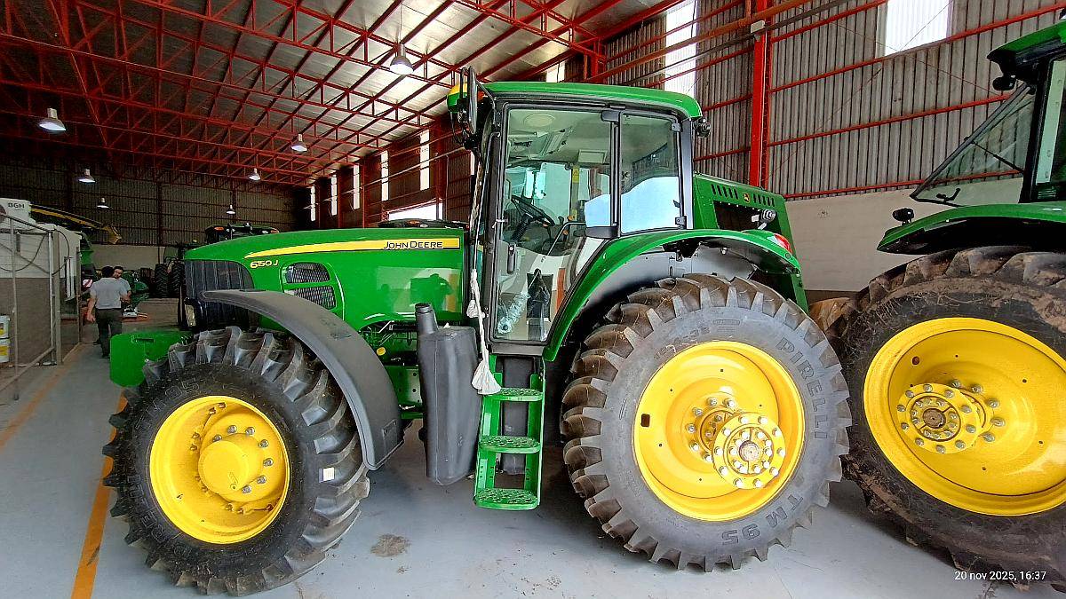 John Deere 6150j con Duales y Piloto Automático Original