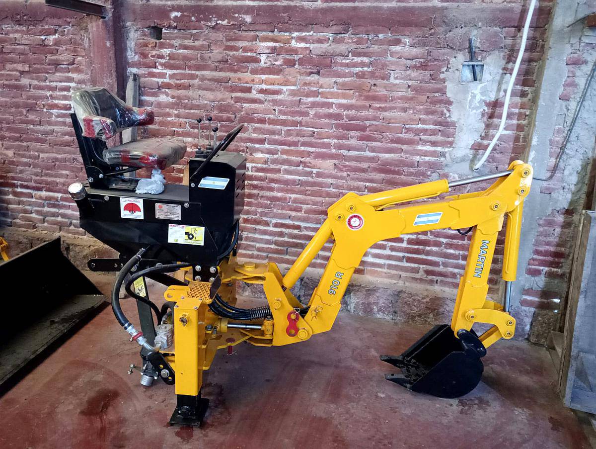 Retroexcavadora - Omar Martin - 900r - Nueva / Completa