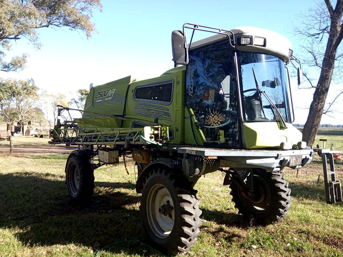 Pulverizadora Metalfor Futura 2500ab