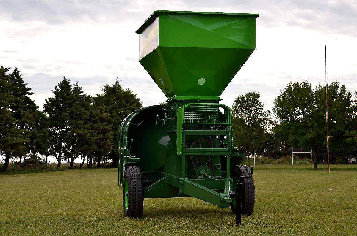 Embutidora de Forrajes con Quebrador de 6