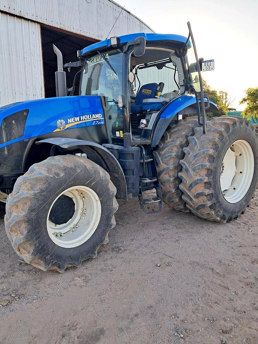Tractor NH T7.205 Dual, 2017, 6400 HS, Caja Semipowershift.