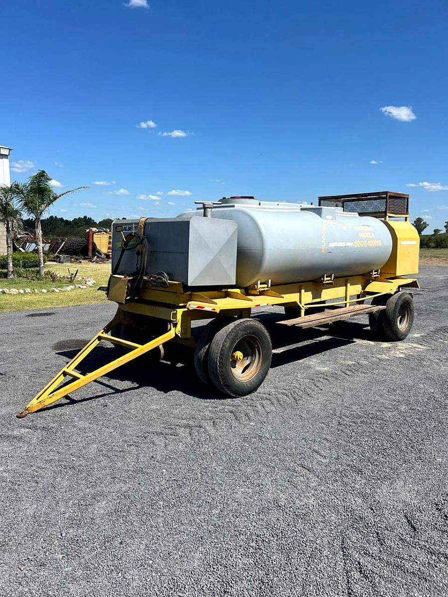 Acoplado Tanque Combinado de 3.400lts para Agua
