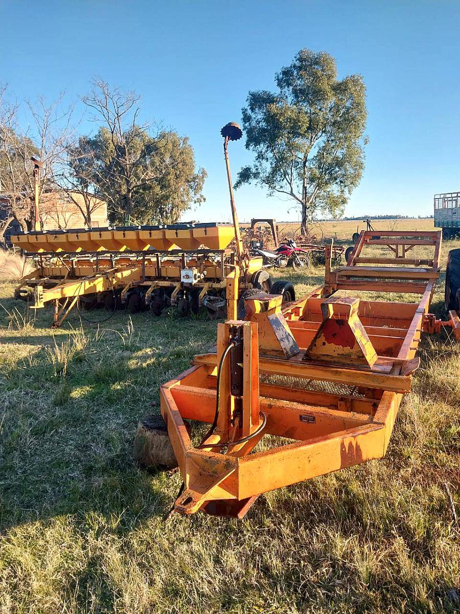 Sembradora Agrometal TX Grano Grueso con Acoplado