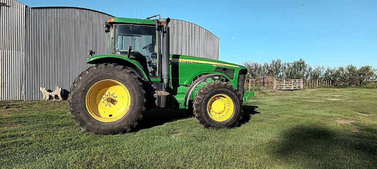 Tractor John Deere 8220 Usado 2004