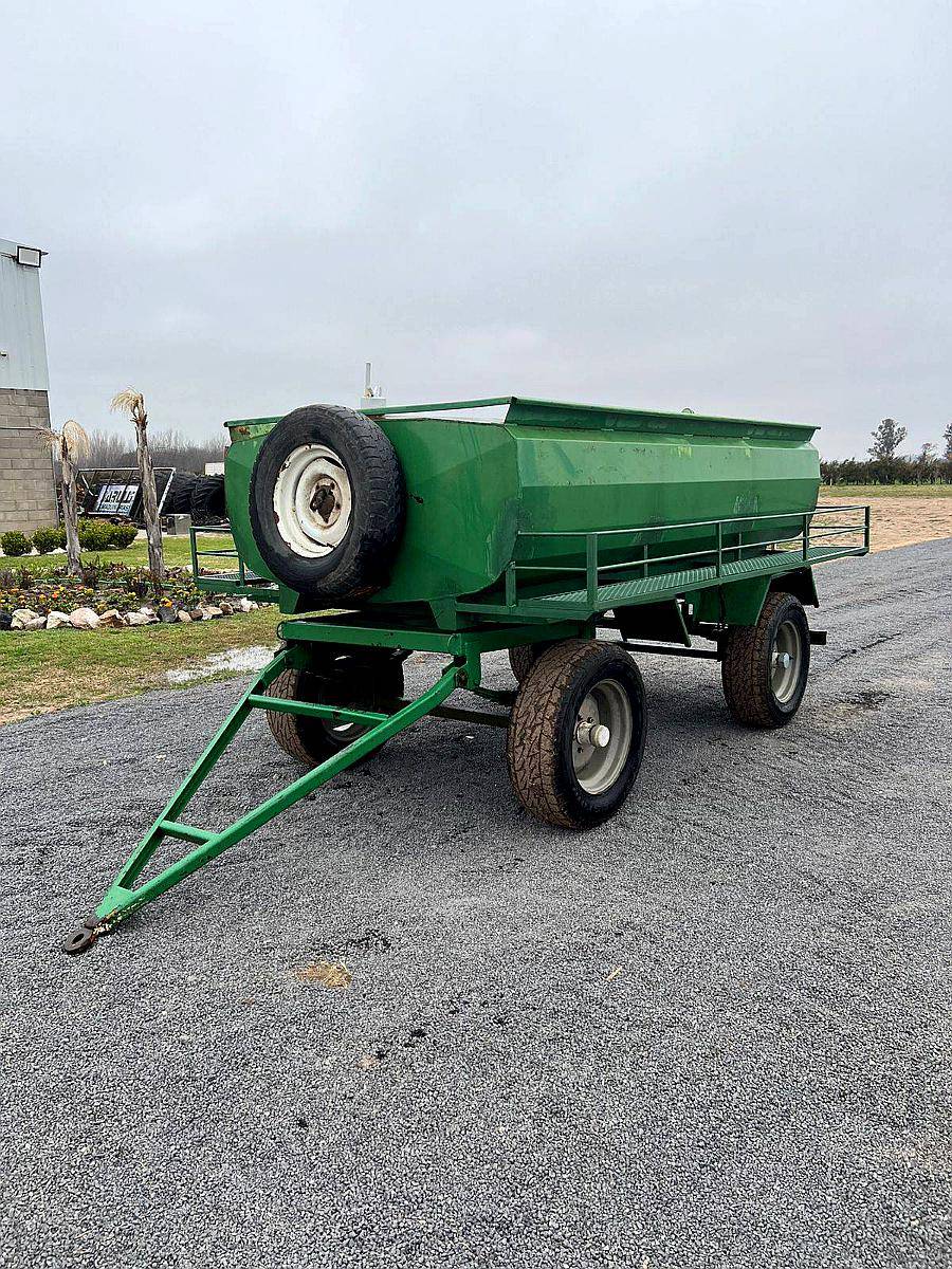 Acoplado Tanque Mauro de 3000 Lts de Capacidad