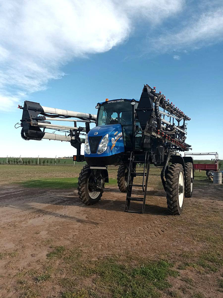 Pulverizador New Holland Defensor 3000