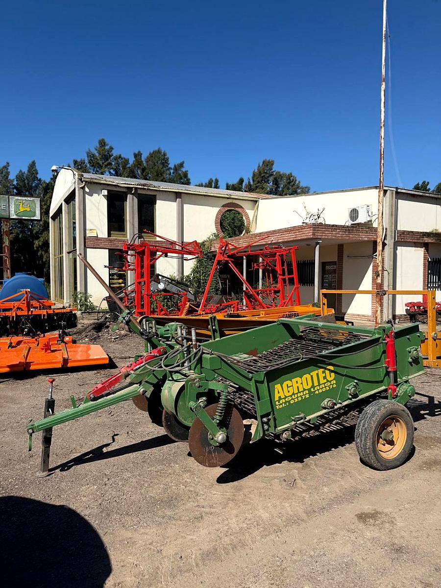 Arrancadora de Papas Agrotec LSP de 2 Surco con muy Poco USO
