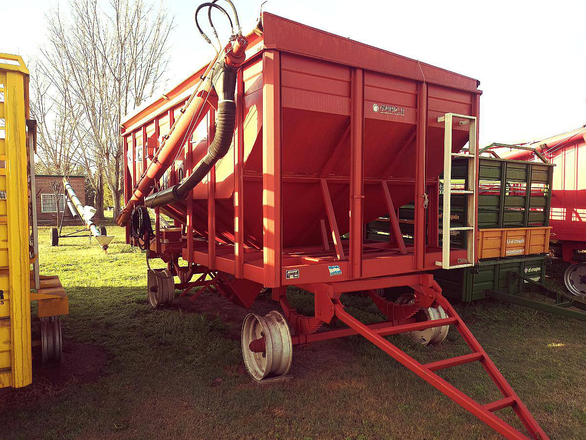 Tolva Semillera de 14 TN con Chimango