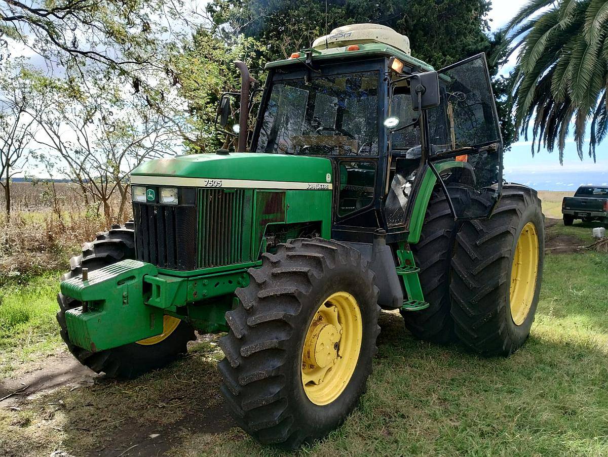 Tractor John Deere 7505 año 2004.