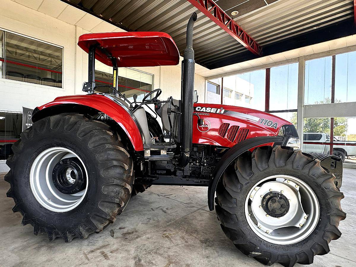 Tractor Farmall 110 a Case IH
