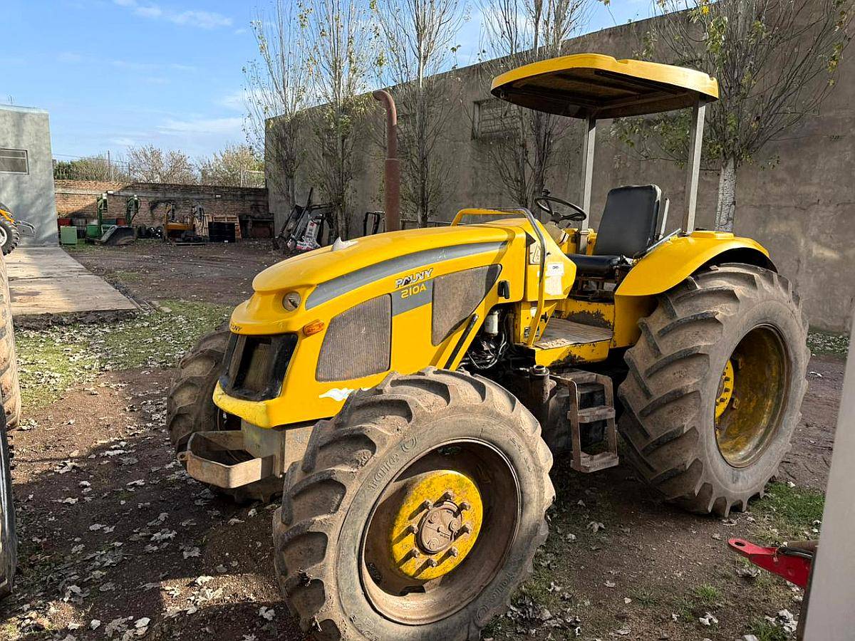Tractor Pauny 210a con Techo
