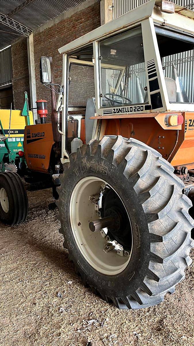 220 Copia Mercedes, muy Bueno