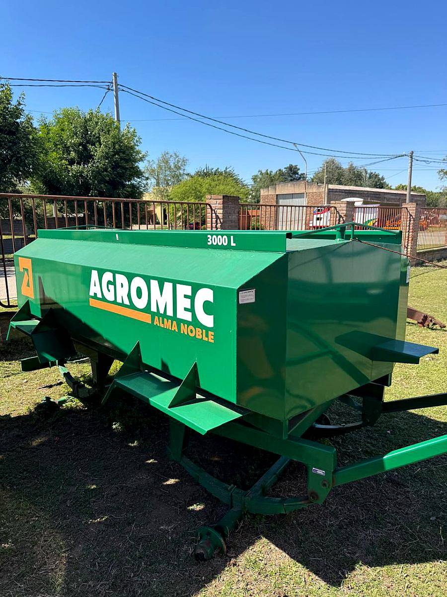 Acoplado Agromec Rural Tanque 3000 Lts con ARO Giratorio.