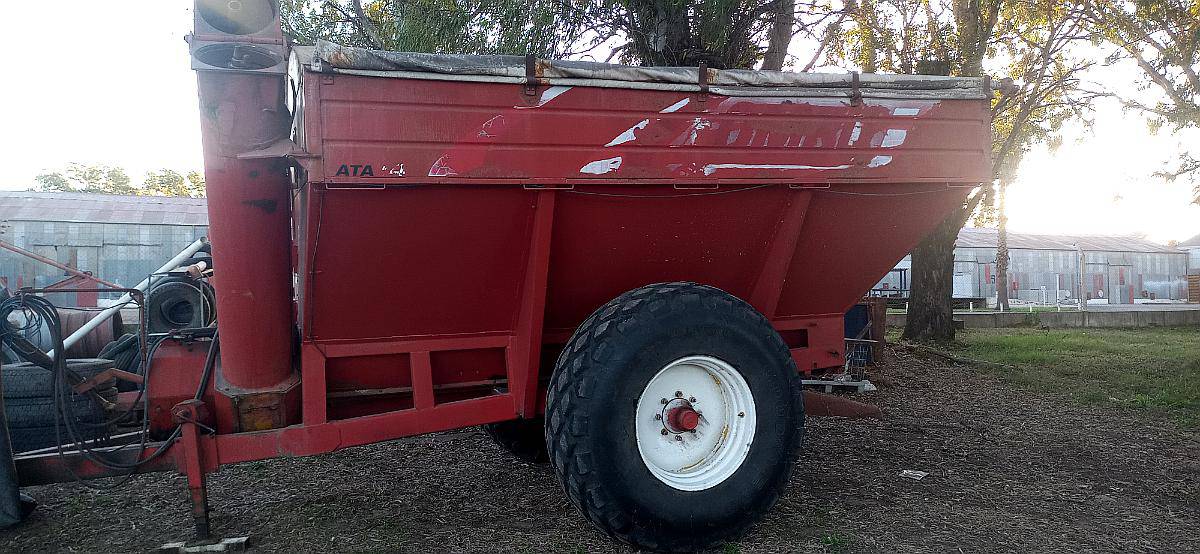 Tolva Ombu ATA-14 Tn-balanza y Cubiertas-año 2005-muy Buena