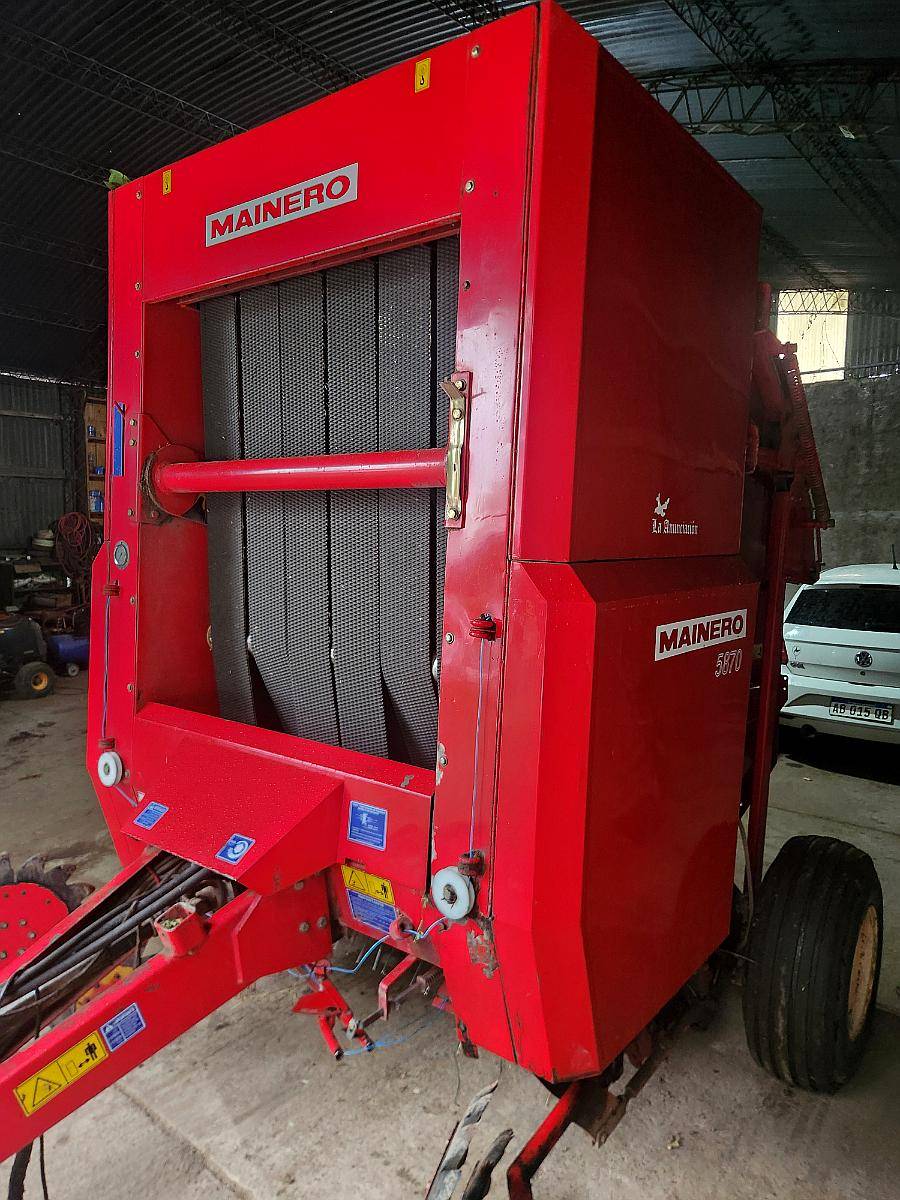 Rotoenfardadora Mainero 5870 Monitor