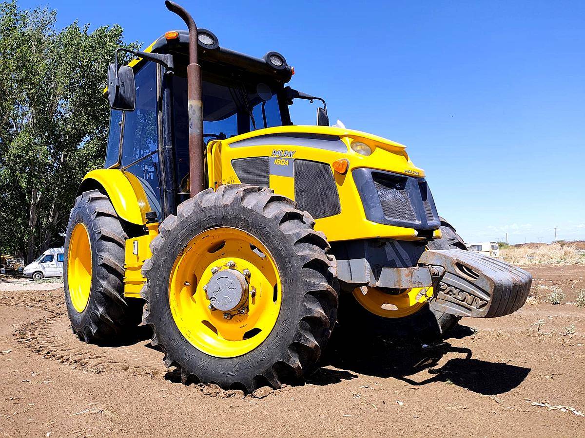 Tractor Pauny 180a Cabinado, 2300 Horas. año 2023
