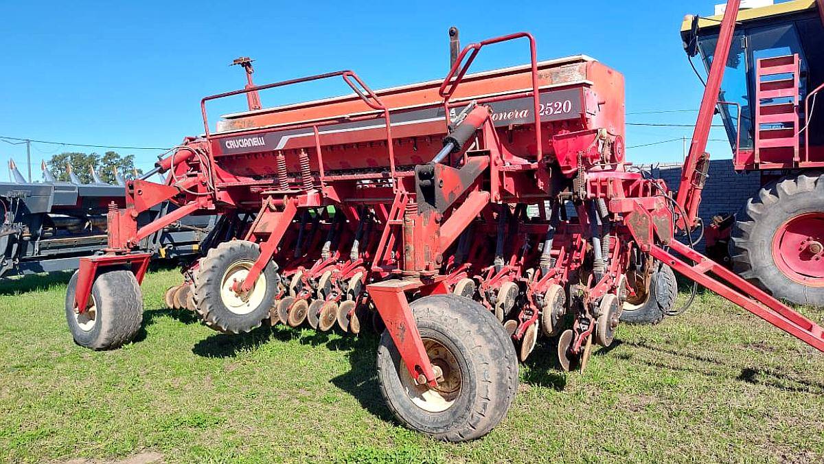 Sembradora Pionera 2520 con Alfalfero