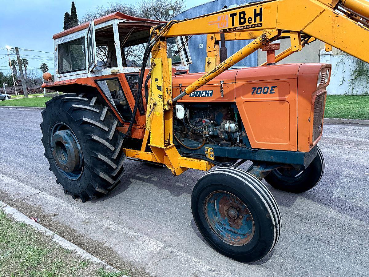 Fiat 700 e Pala Tbh. Original