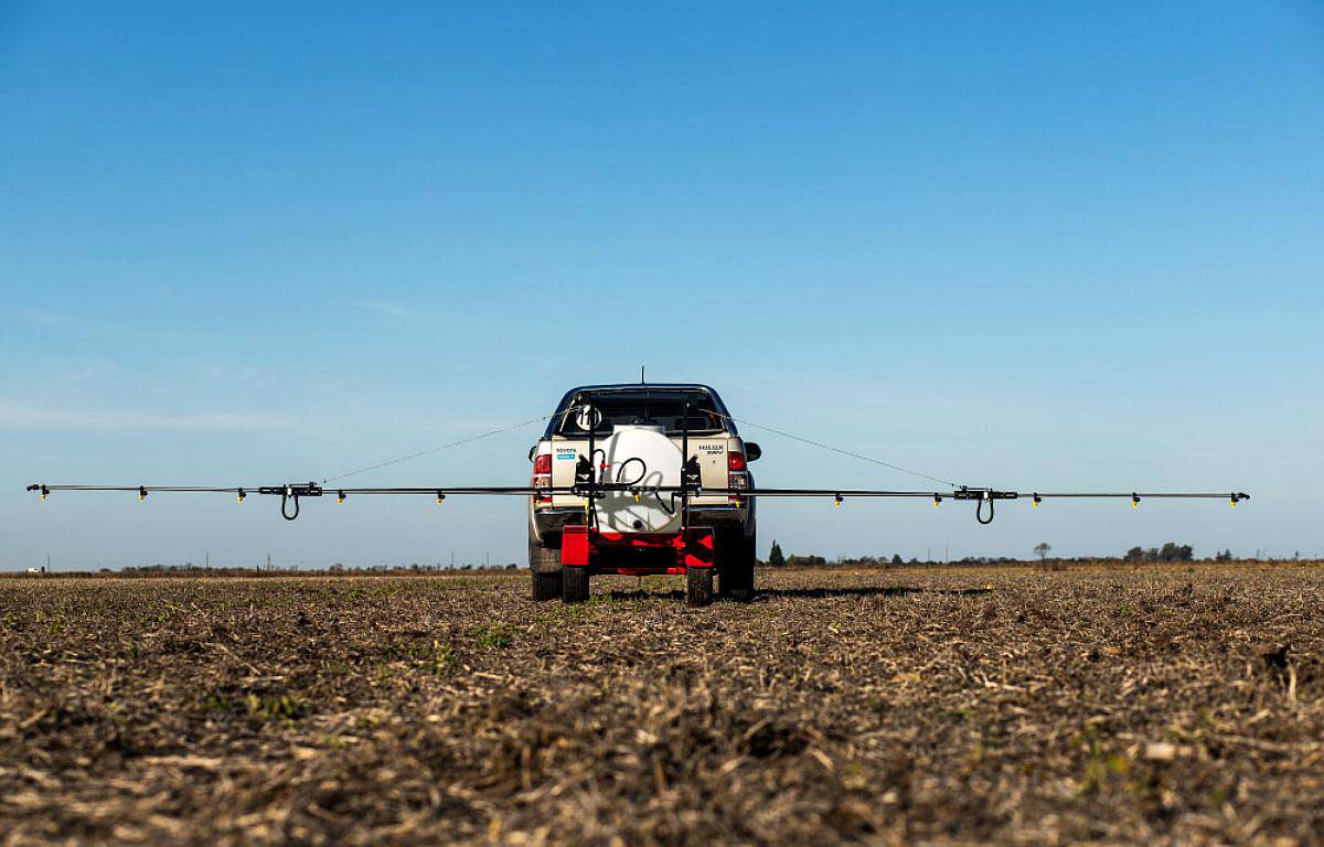Pulverizador AM 440 Botalón 10 Metros de Arrastre