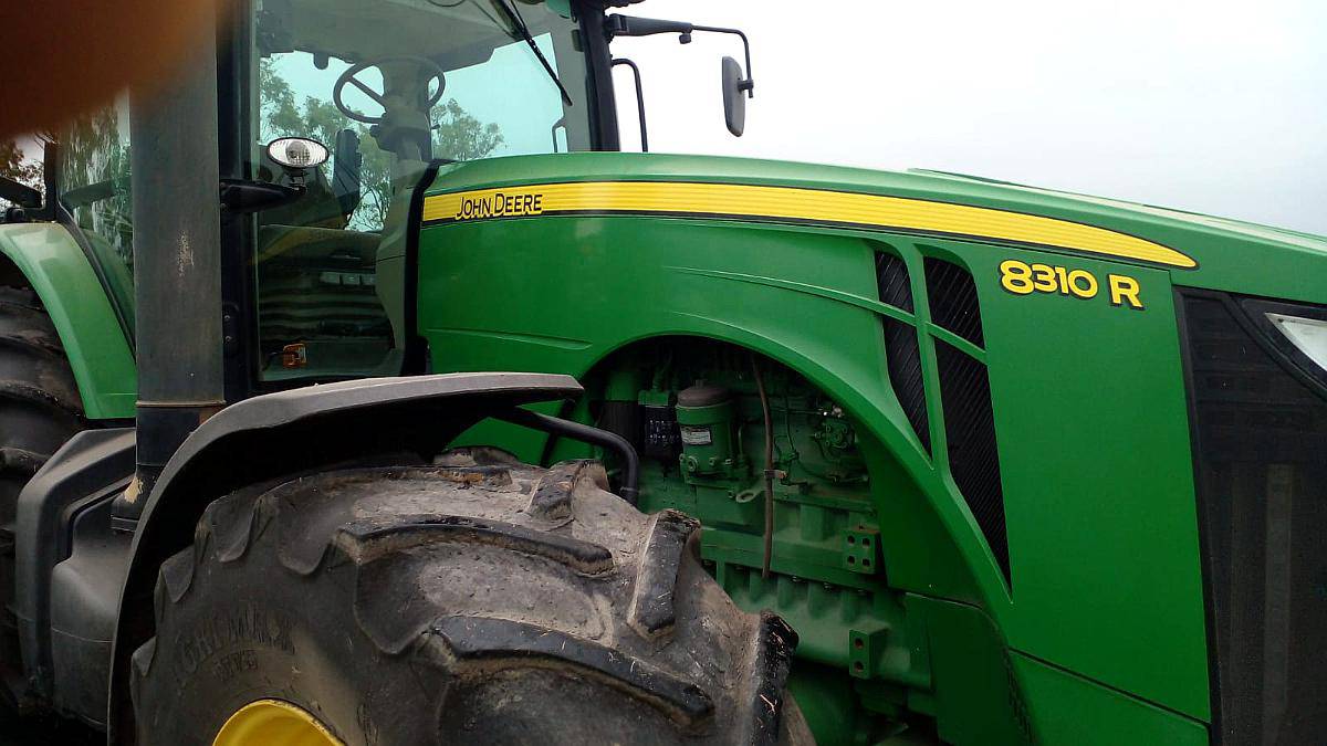 John Deere 8310 R. año 2013. Americano. 7400 HS. Piloto