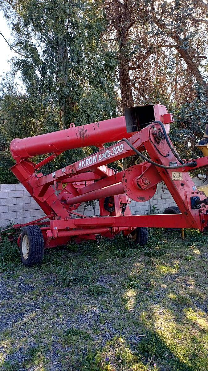 Extractora Marca Akron Modelo EXG 300 C/neumaticos (ex0111)