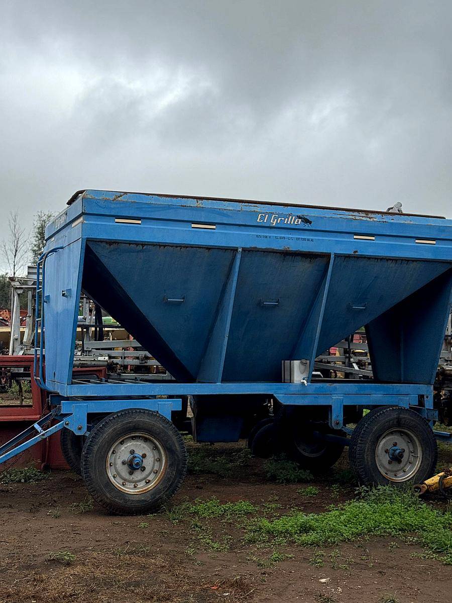 Tolva Semillera el Grillo con Divisorio 8 TN Toneladas