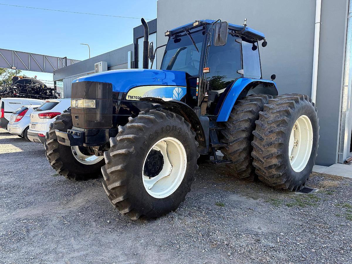 Tractor New Holland TM 7020
