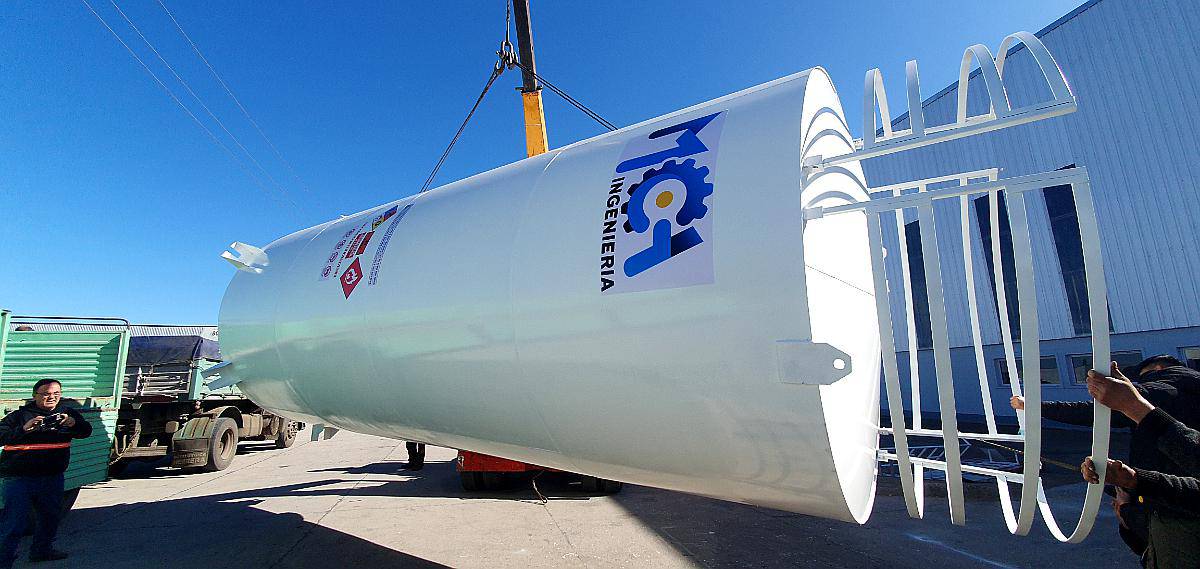 Tanque de Combustible Aéreo Vertical 30000 Lts