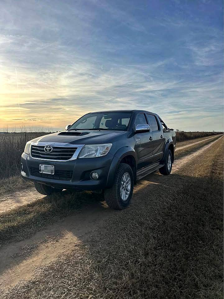 Vendo Toyota Hilux SRV 3.0 4X4 MT 2015