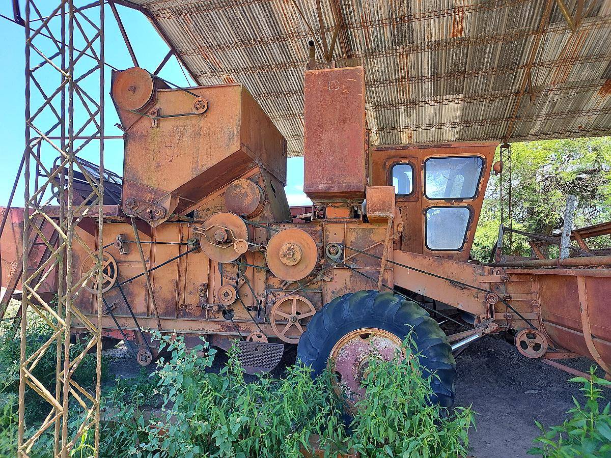 Cosechadora Antigua Senor Completa