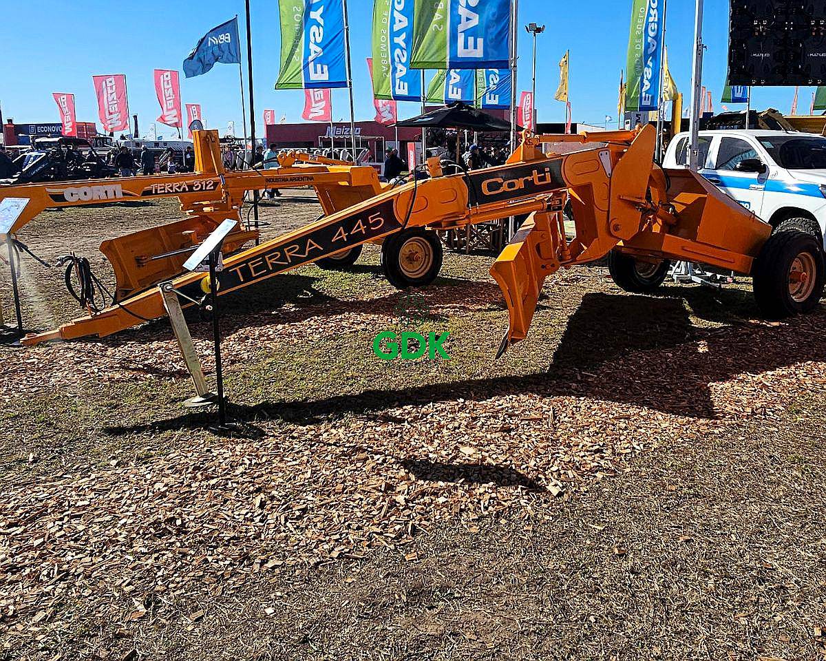 Niveladora de Arrastre Terra M 445 2 Ruedas 5 Cil. Corti