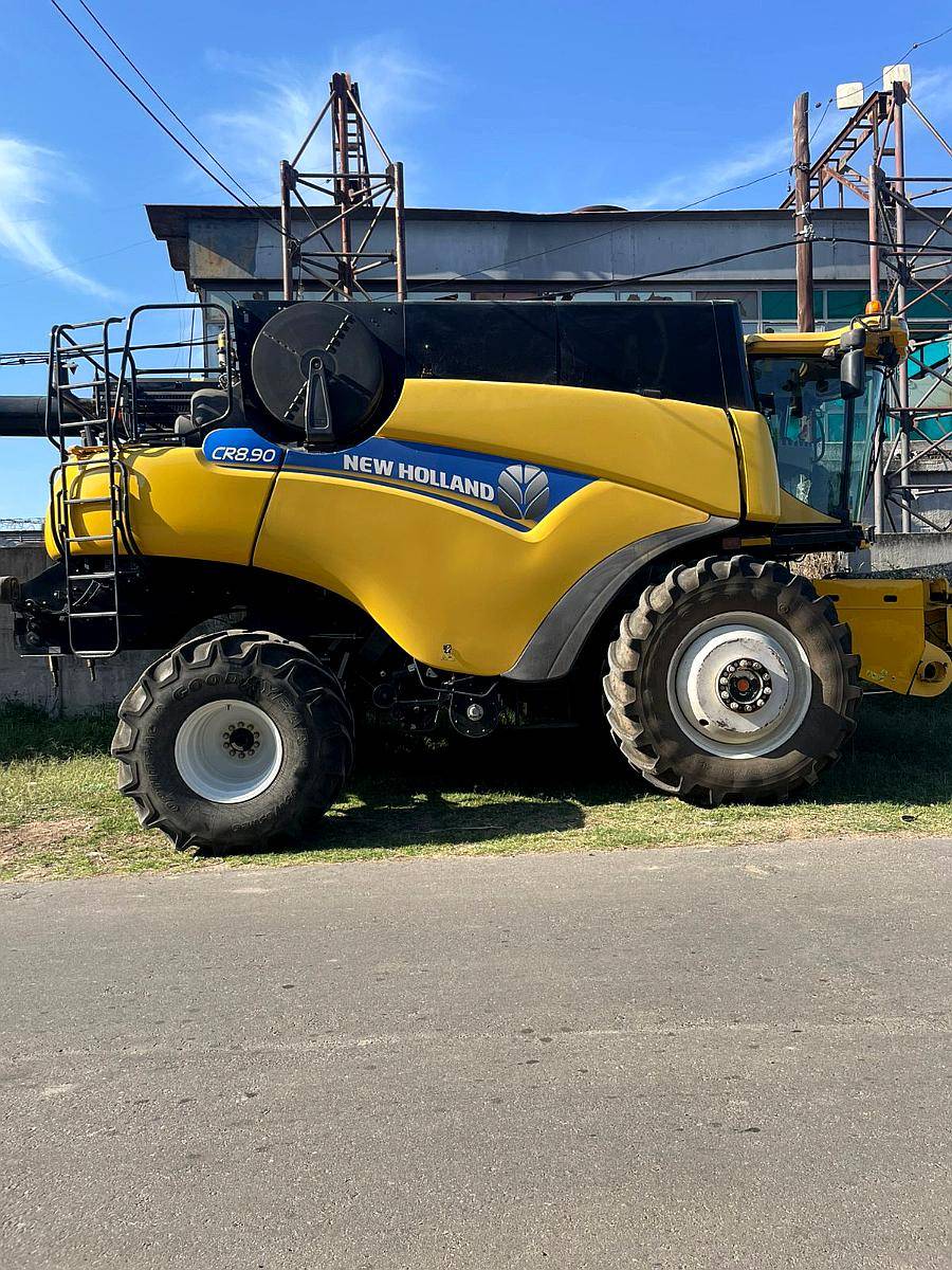 Cosechadora New Holland CR8.90 - Usada - año 2017