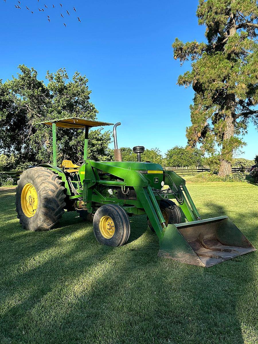 John Deere 3140 con Pala Frontal. Embrague Independiente.