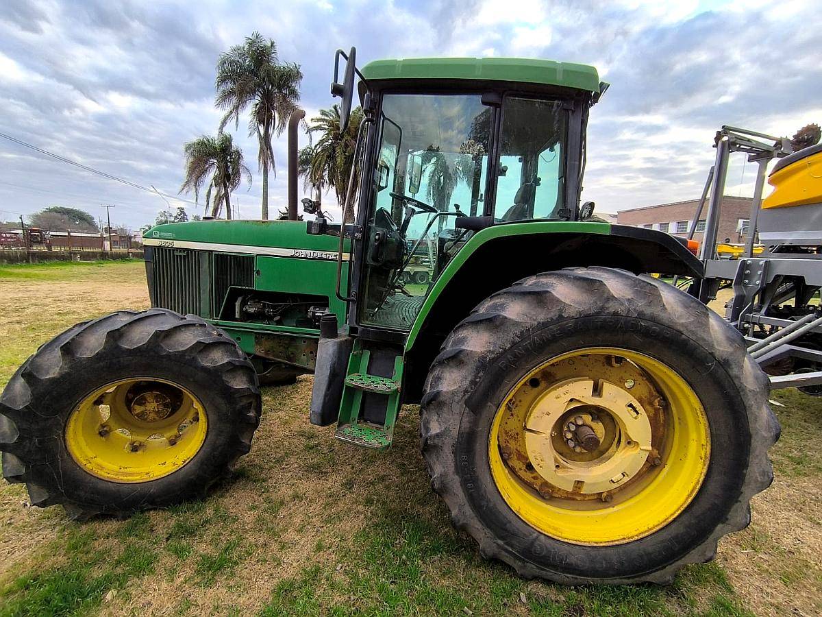 Tractor John Deere 6605