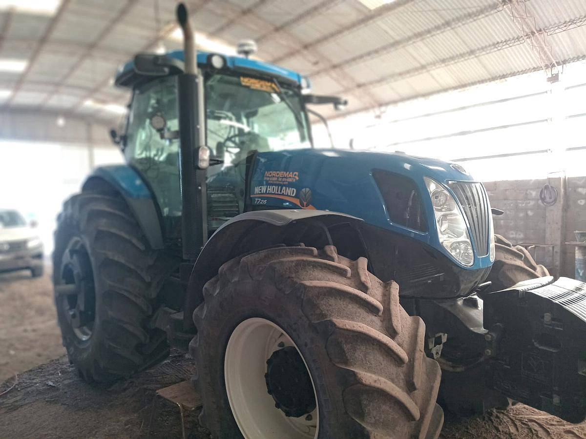 New Holland T7.215, con Piloto