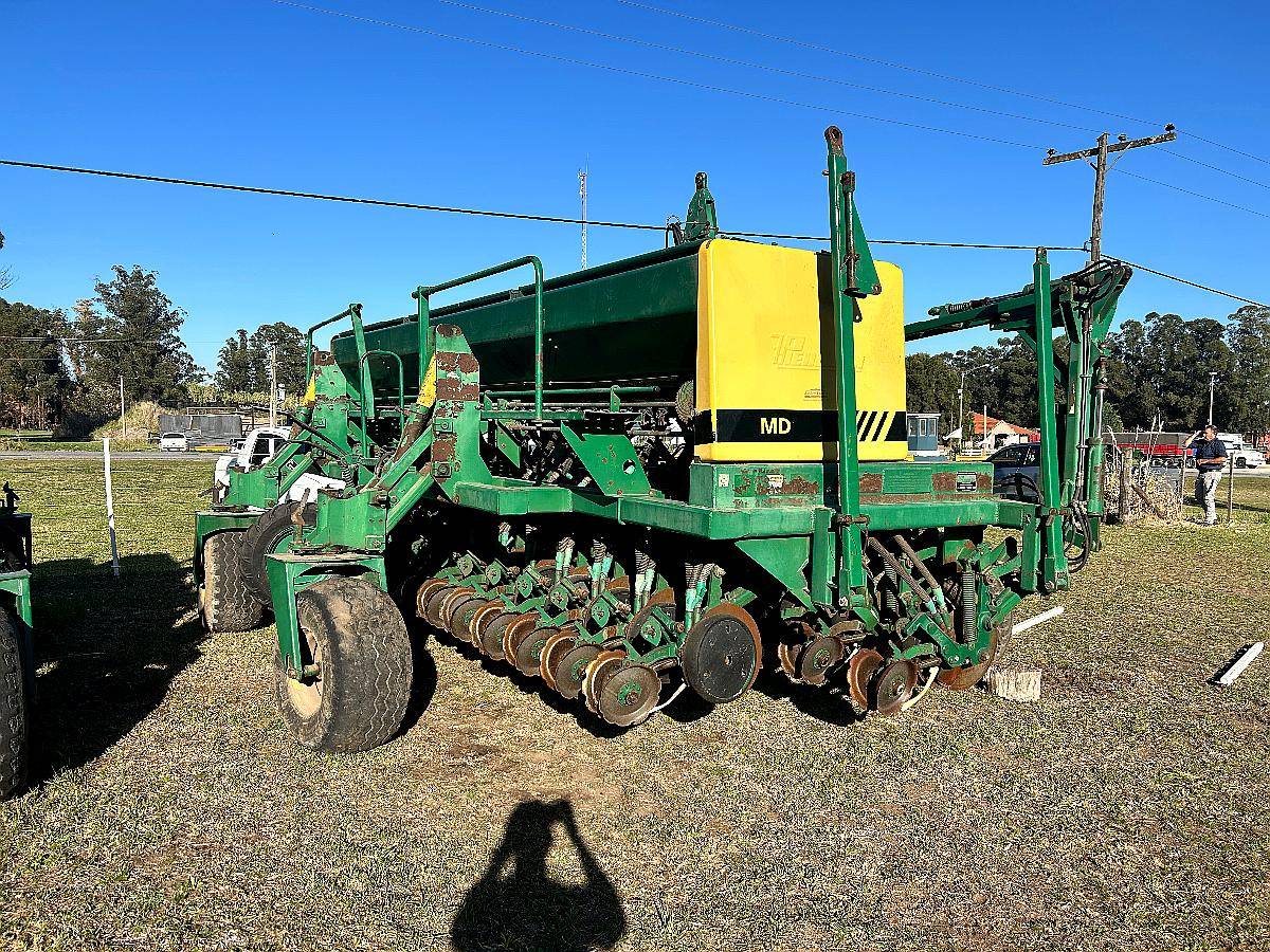 Sembradora Pierobon Monodisco con Alfalfero.buen Estado