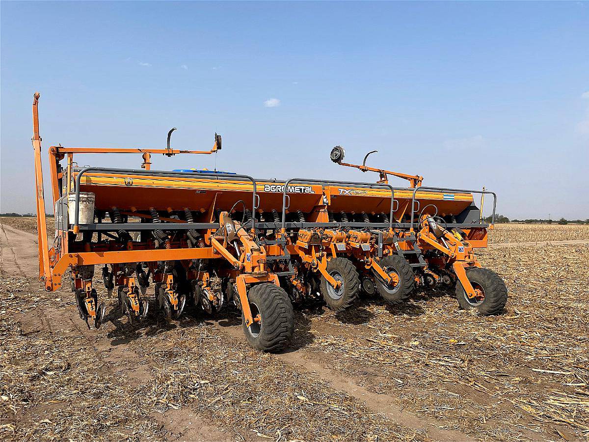 Sembradora Agrometal TX Mega Neumática 16 a 52 Doble Fert.
