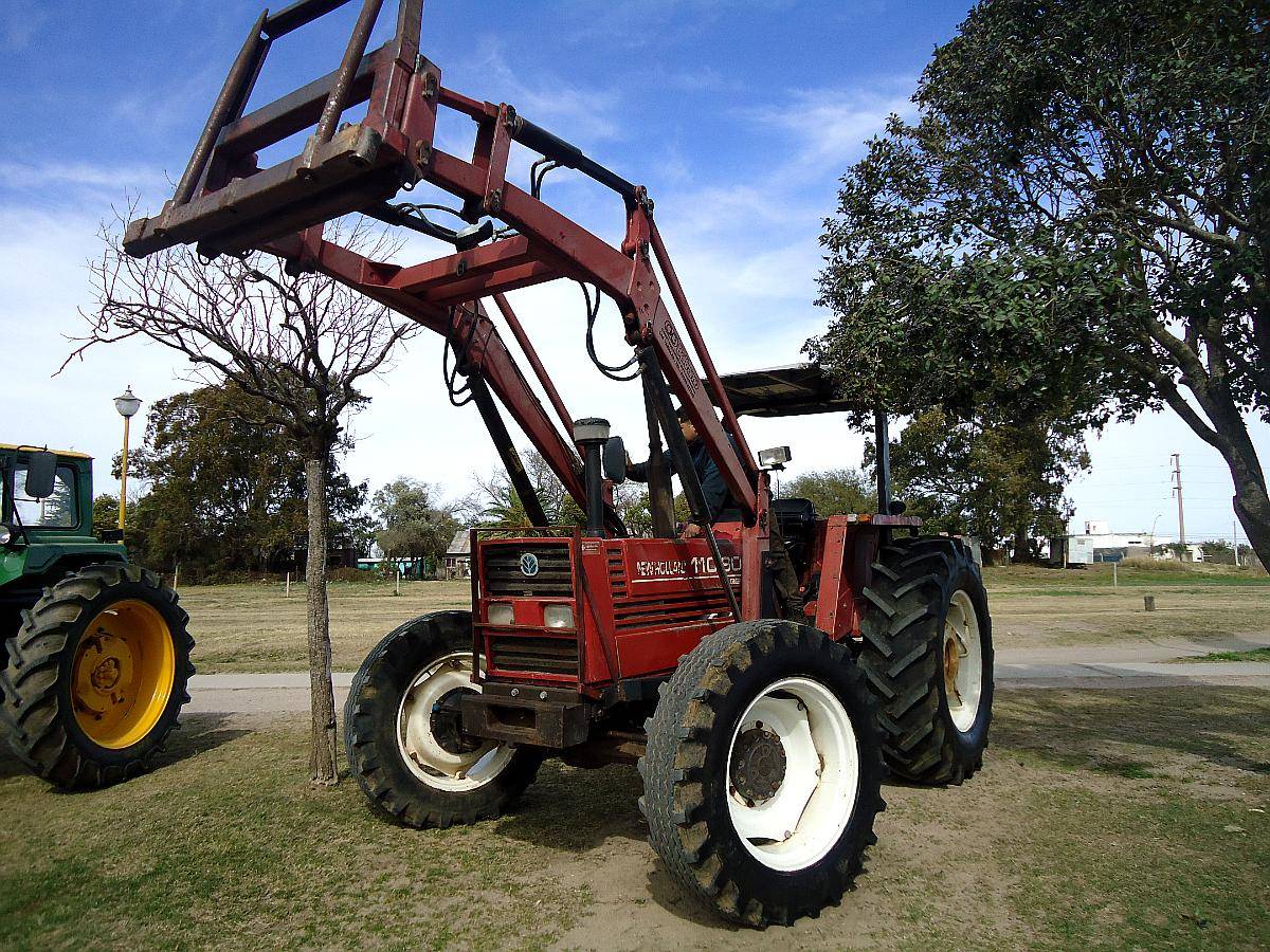 New Holland 110-90 Noble y Rendidor