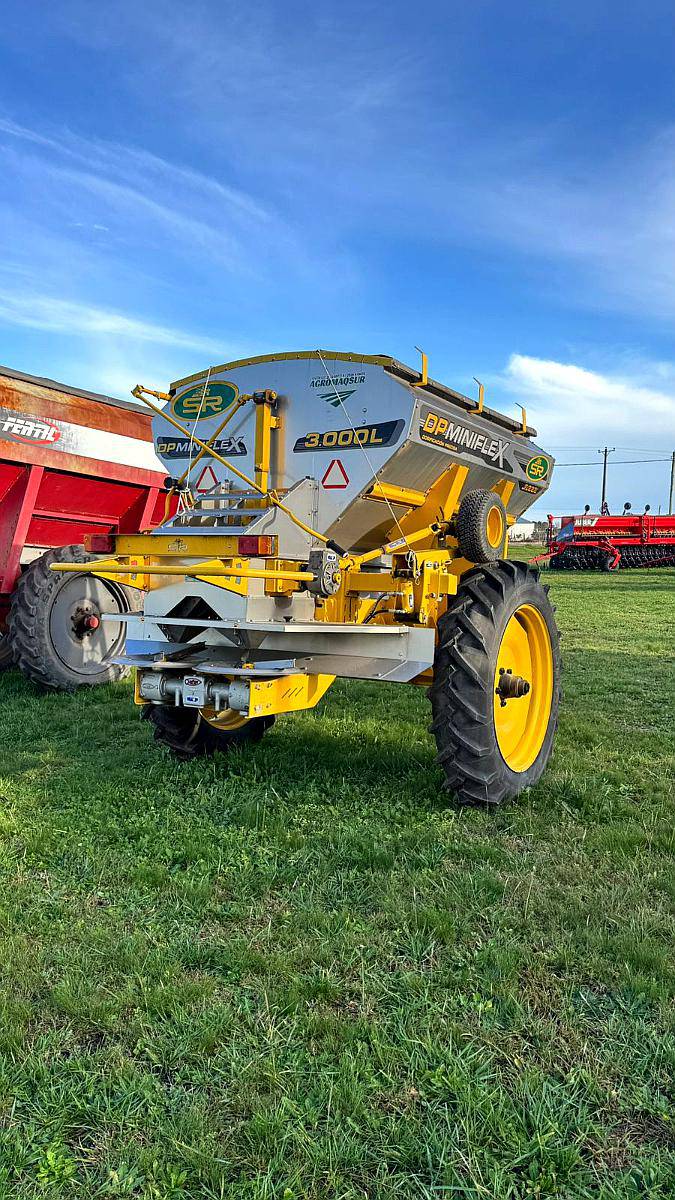 Fertilizadora de Arrastre SR 3200lts